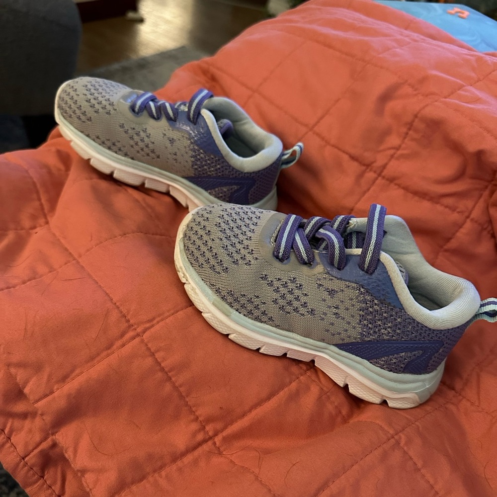 Toddler girls academy tennis shoes